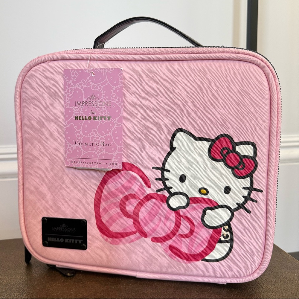 NWT IMPRESSIONS HELLO KITTY MAKEUP CASE TRUNK TRAVEL PINK